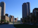 From Faneuil Hall/Quincy Market, I strolled across this wide green
median on the way to where I wanted to sit and eat.  It's
interesting that this picture looks almost computer generated.
