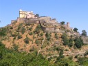 Kumbhalgarh's focal point: the main mountain-top stronghold and its
concentric levels of defensive walls.  You need to view the
full-sized image to truly appreciate it.
