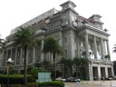 The end of the imposing Roman bulk of the Fullerton Hotel.  It used to
be the main post office.
